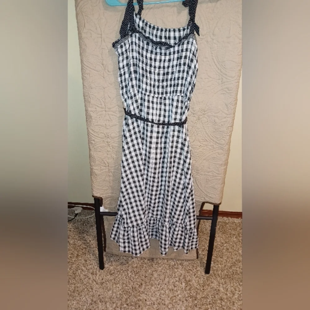 Dress - Picture 3 of 3